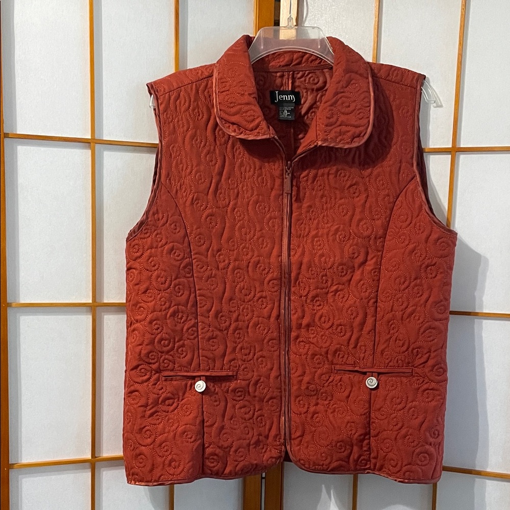 Jenny quilted sleeveless embroidered vest in rust color, full zippered, size xl